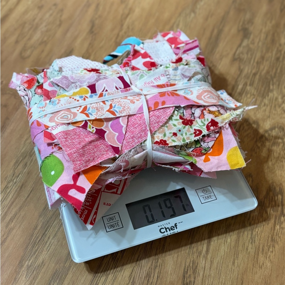 Mixed Pink & Red 100% Cotton Fabric Scraps Bundle | High Quality Quilting Scraps